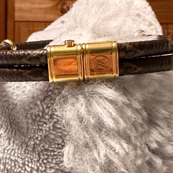 Like new authentic Louis Vuitton Bracelet. Comes with dust bag and box. - Picture 4 of 8